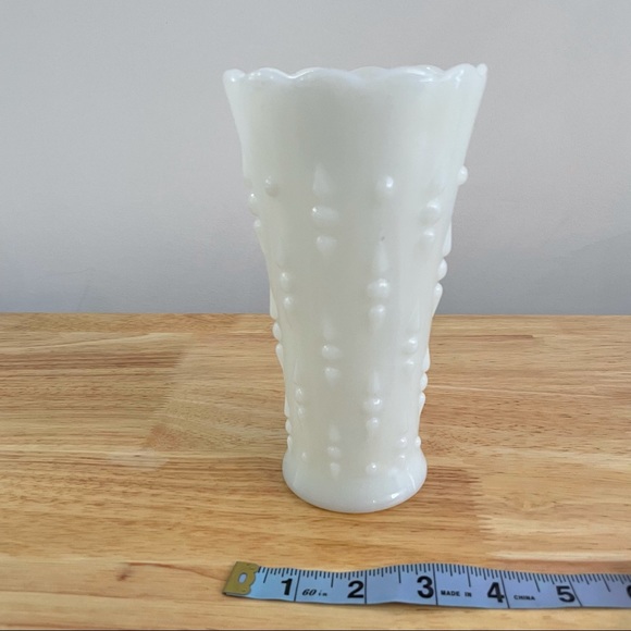 COPY - Milk Glass Tulip Vase - Picture 3 of 5